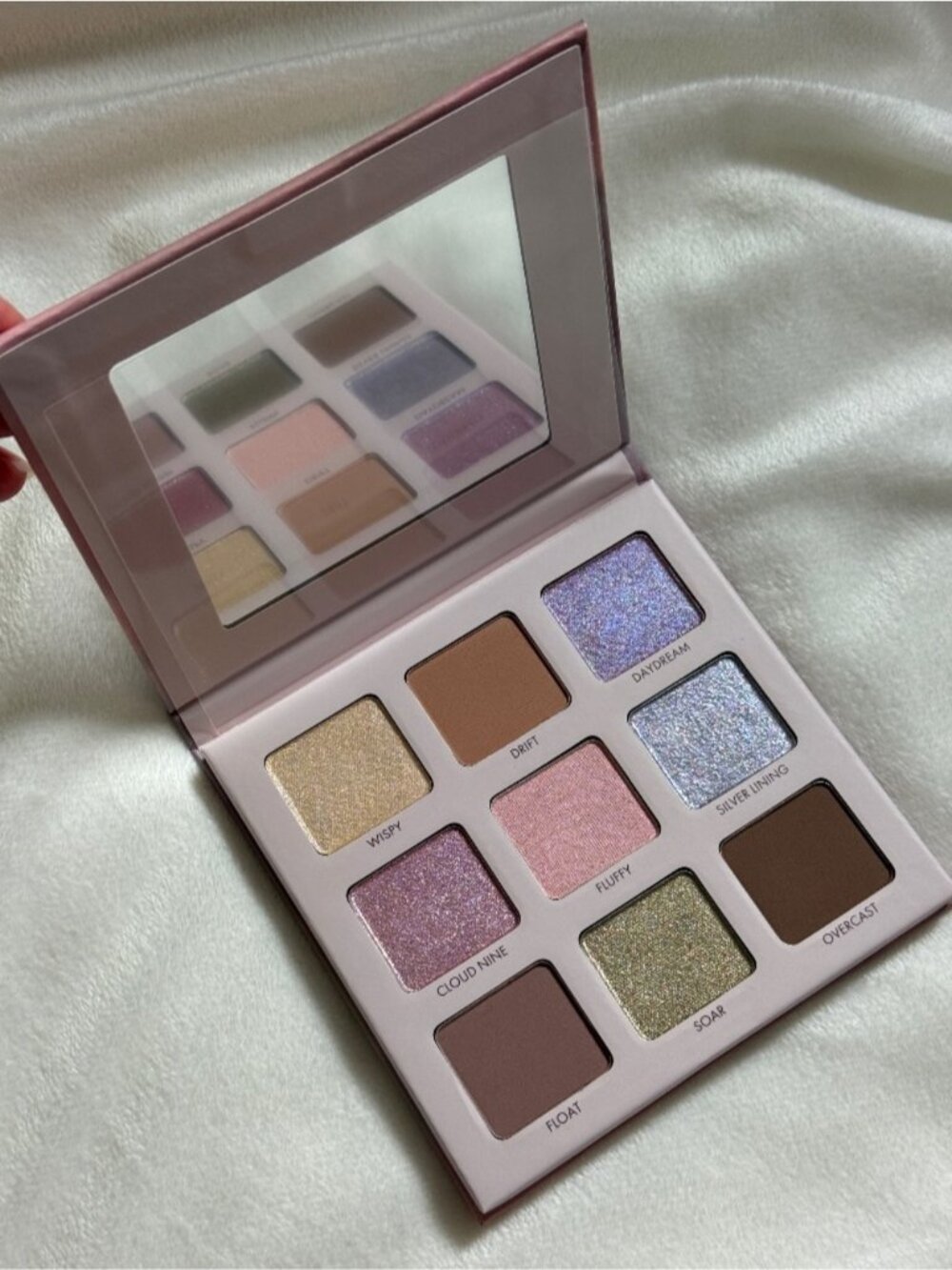 Wander Beauty In The Clouds Eyeshadow Palette